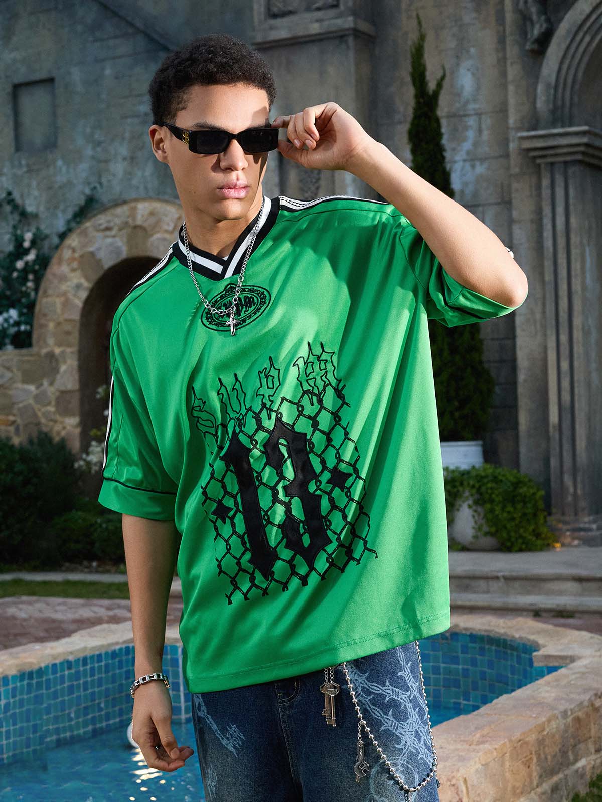 Supermade Color-Blocked V-Neck Embroidered Jersey Short-Sleeved?