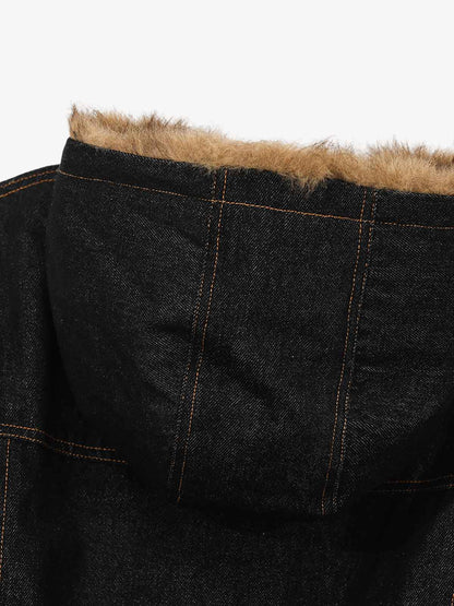 Edgy Spike-Embellished Sunglasses for Bold Fashion Statements 