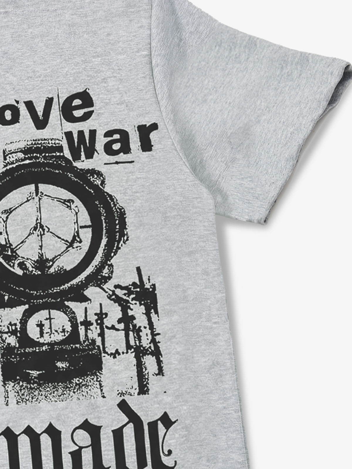 Cotton blend loose-fitting stand-up collar button-front short-sleeved T-shirt with anti-war print. 