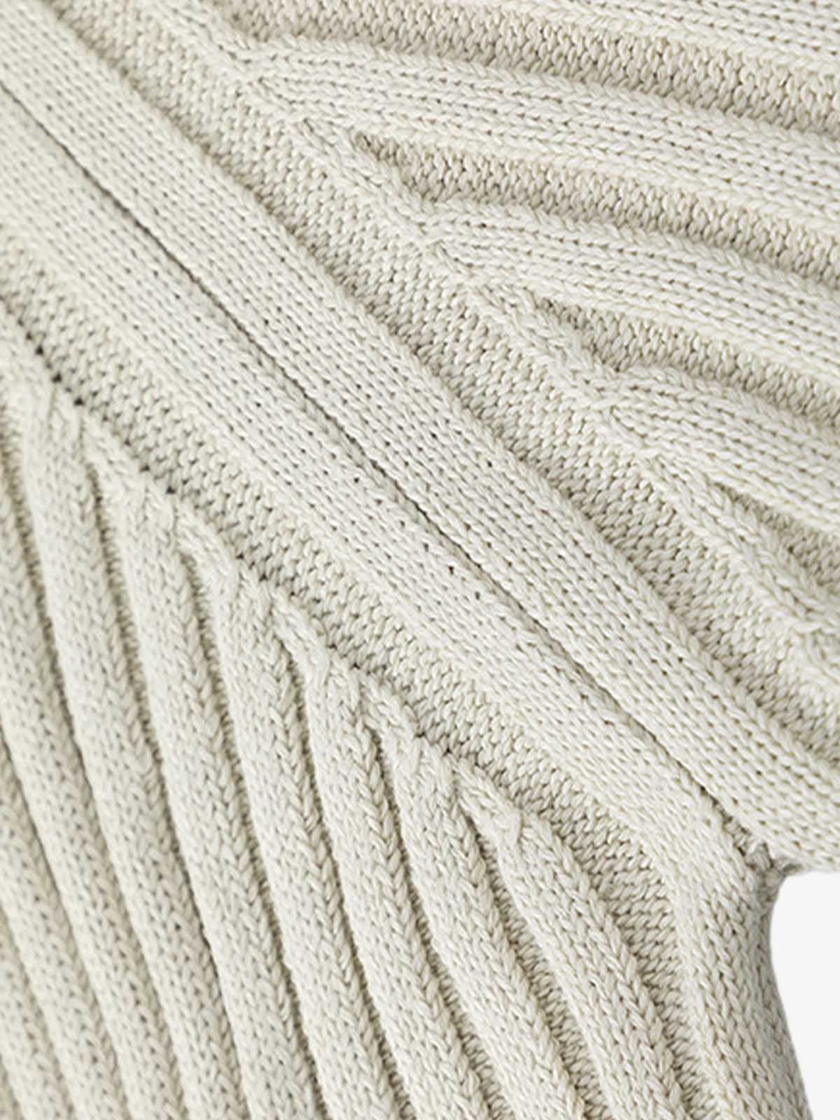 Cozy Cable Knit Sweater for Winter Warmth 