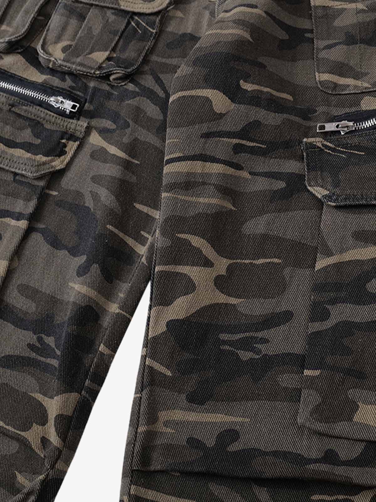 Camouflage Cargo Pants for Men - Stylish and Functional Design with Multiple Pockets 