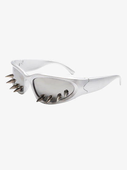 Edgy Spike-Embellished Sunglasses for Bold Fashion Statements 