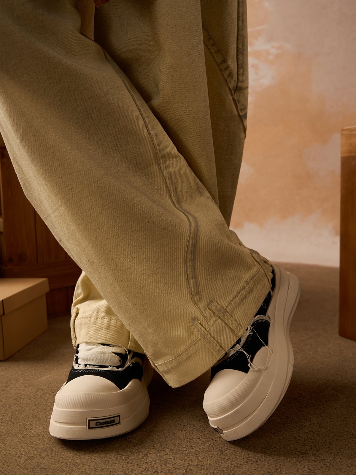 Washed Distressed Detachable Scarf Barrel Jeans 