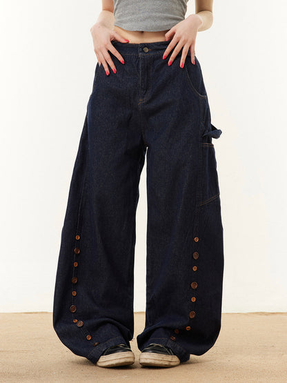 Button Embroidered Barrel Jeans 