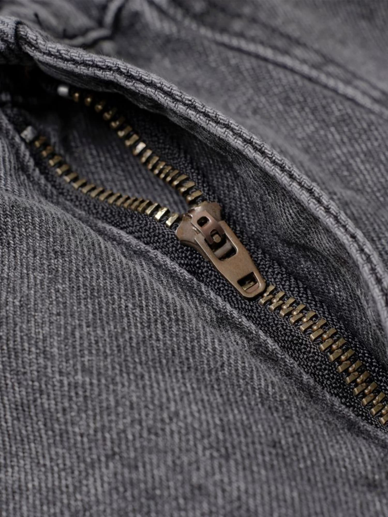 Washed Distressed Multi-Pocket Cargo Jeans 